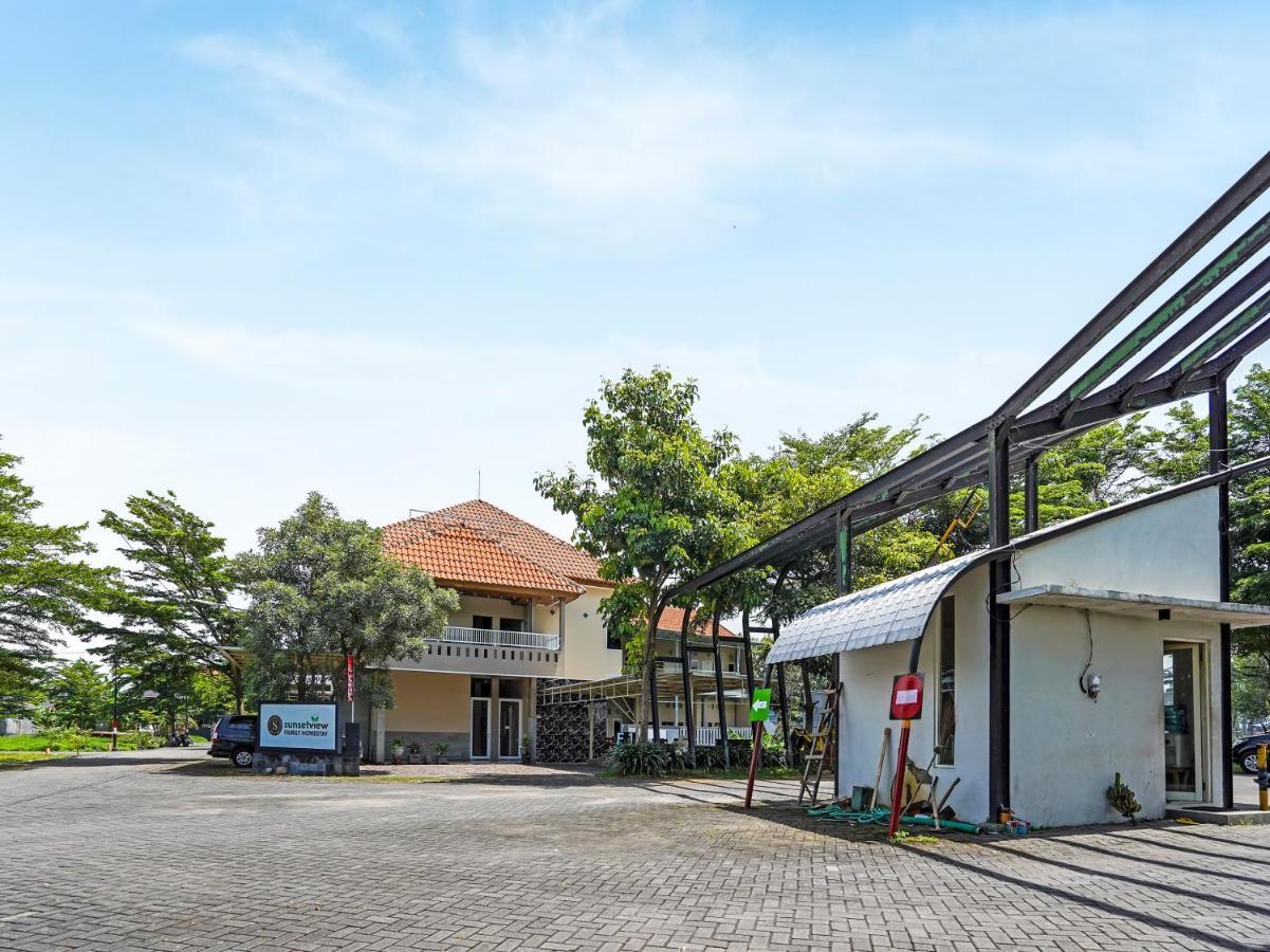 Oyo 90886 Sunset View Homestay Mojokerto